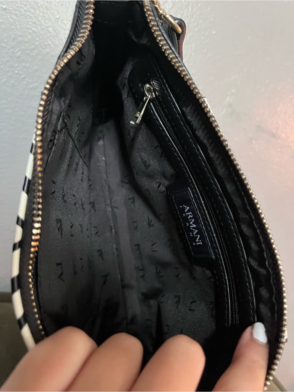 Armani Jeans Black and White Graphic Wristlet crossbody - Picture 7 of 7